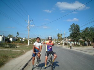 Sprek Cubansk syklist - uten hjelm ( Jørn til høyre)